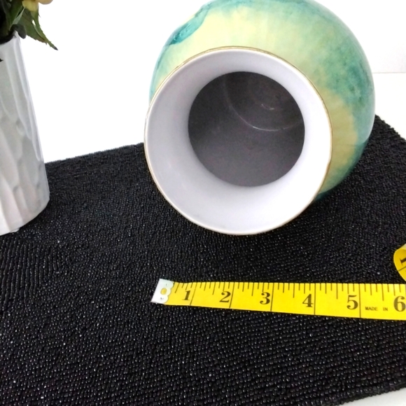 Vintage vase with Madonna and child pictured on two sides. - Picture 6 of 8